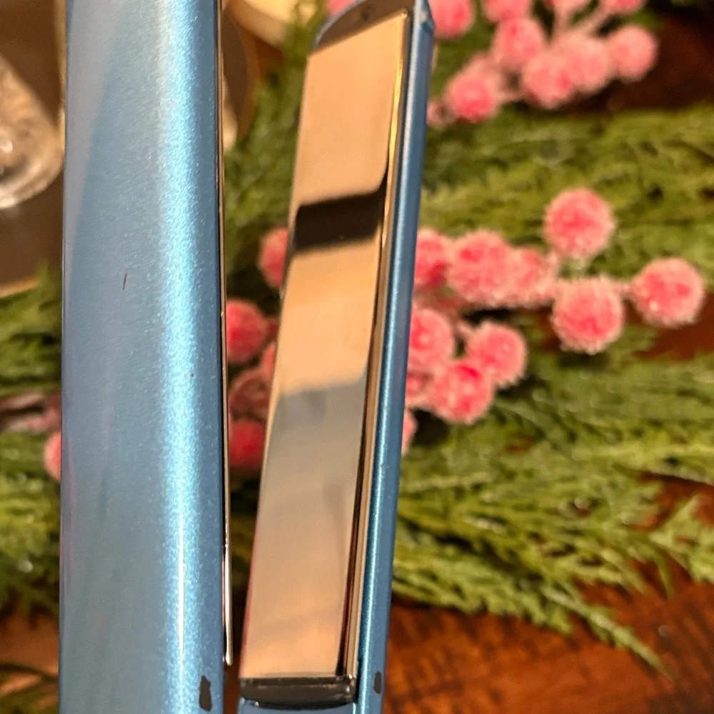 BaByliss PRO 1” Nano Titanium Blue Hair Straightener - Picture 5 of 6